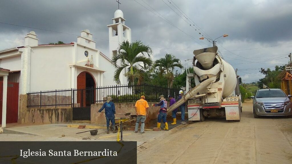 Iglesia Santa Bernardita - Acapulco (Santander)